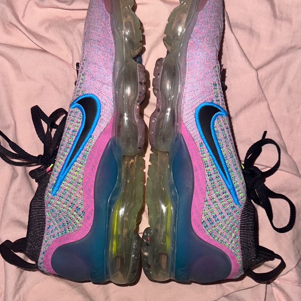 Nike Air VaporMax Flyknit with Blue and Pink Accents - Picture 7 of 11